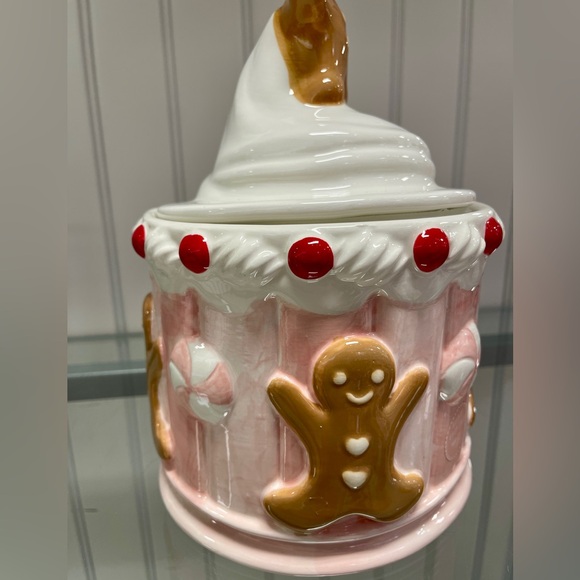 Christmas Pink Gingerbread Man & Cake Peppermint Ceramic Candy Jar NWT - Picture 4 of 7
